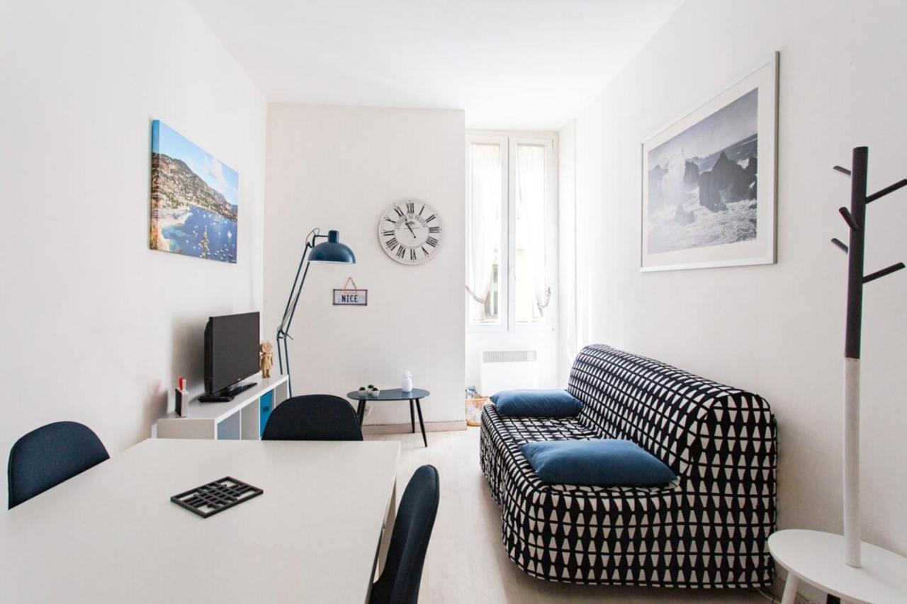 Air-conditioned Flat In The Centre Of Apartment *